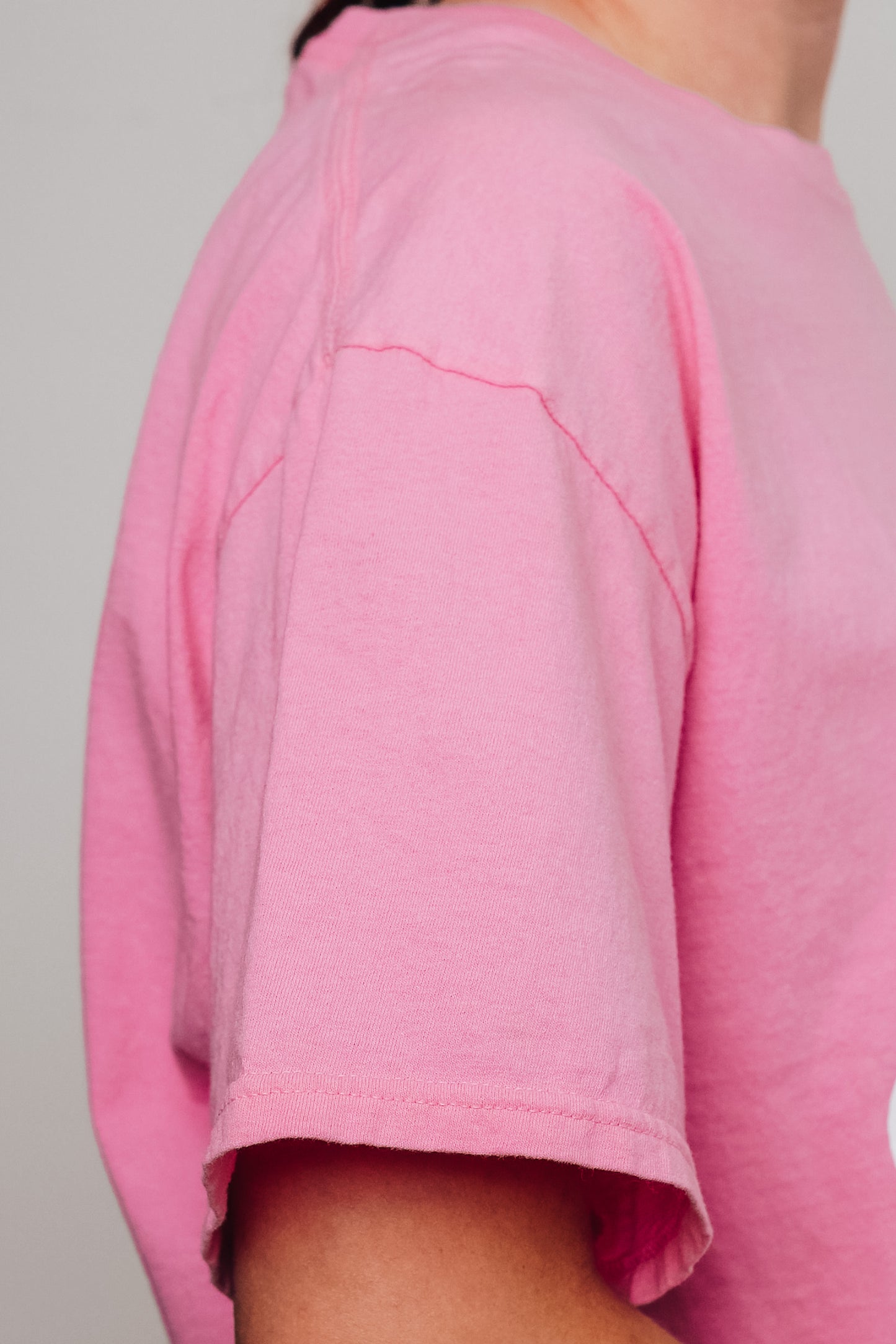 Christian quote tee for women – Psalm 34:8 in pink